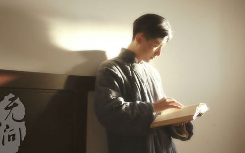 只問(wèn)敢勇，無(wú)問(wèn)西東